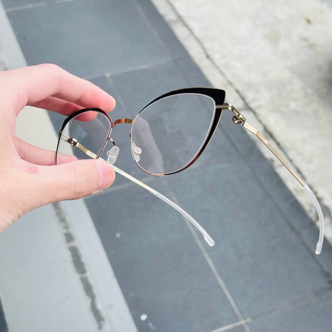 Mykita Kelsey | Champagne Gold/Jet Black – 2aoptical